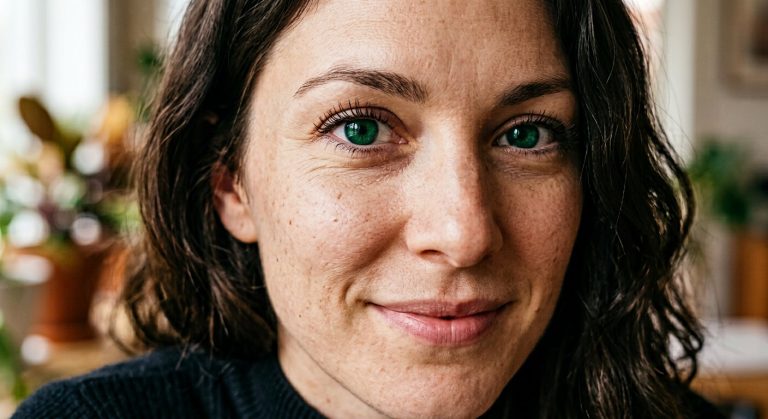 Eye Color Change Photo Editing AI Prompt example